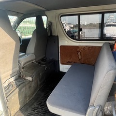 再出品、ハイエースバン、ディーゼル、5MT、4WD、6人乗りの画像
