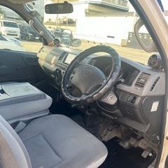 再出品、ハイエースバン、ディーゼル、5MT、4WD、6人乗りの画像