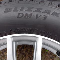 225/65R17　スタッドレスタイヤの画像