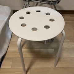 IKEAの丸椅子
