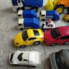 男の子　車　おもちゃの画像