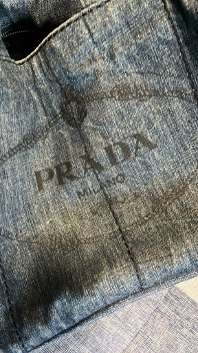 プラダ  PRADA バッグ　Mサイズ