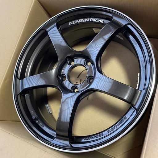 新品ヨコハマタイヤホイル１つ