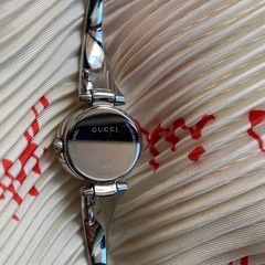 Gucci(グッチ)  腕時計: Gバルーン 3Pダイヤ バングル  の画像