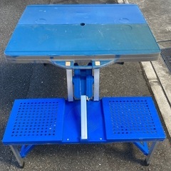 折りたたみテーブル椅子セットの画像