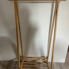 ハンガーラック（ニトリで購入）の画像