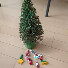 クリスマスツリーとオーナメント