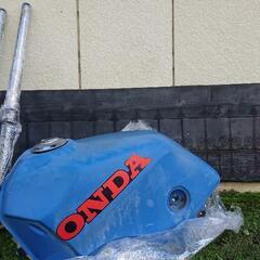 VT250(MC08)用タンク、フォークセットの画像