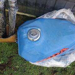 VT250(MC08)用タンク、フォークセットの画像