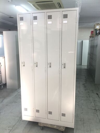 中古　美品　TOYO　4人ロッカー 4人　ロッカー　4人用ロッカー　４人　鍵付　W900×D515×H1790　愛知　江南　稲沢　岩倉　名古屋　岐阜　各務ヶ原　羽島　三重　一宮市 グッドプライス一宮