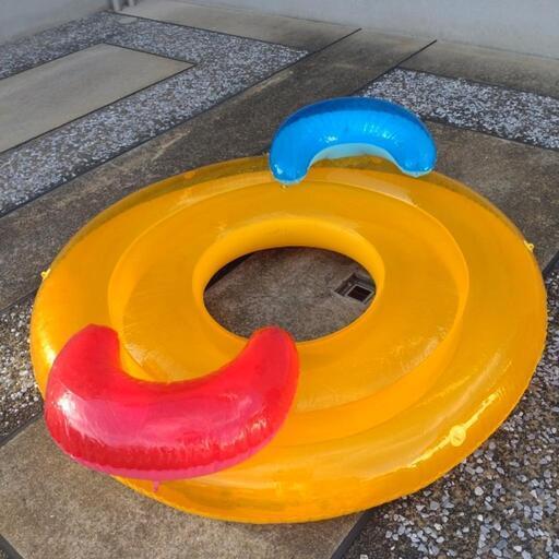 巨大な浮輪