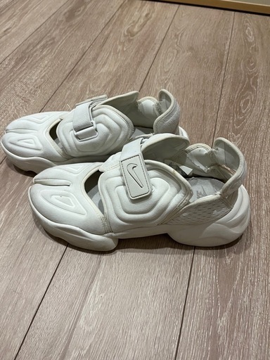 NIKE ナイキ　アクアリフト　ホワイト