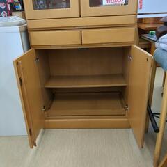 食器棚☆上棚、下棚の接地面に剝がれ箇所あり、小傷あり、ナチュラルカラー、【浜村鹿野温泉ICから3分 買取本舗 宮本リサイクル 営業時間9～19時 定休日水曜のみ←連絡できませんm(_ _)m】の画像