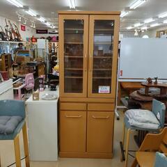 食器棚☆上棚、下棚の接地面に剝がれ箇所あり、小傷あり、ナチュラルカラー、【浜村鹿野温泉ICから3分 買取本舗 宮本リサイクル 営業時間9～19時 定休日水曜のみ←連絡できませんm(_ _)m】の画像