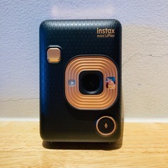 「チェキ」INSTAX mini LiPlay エレガントブラックと、専用ショルダーケースのセットの画像