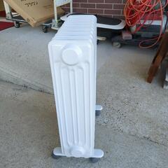 無料☆PHILIPS☆オイルヒーター☆当店名物、HD-3472、ホワイト、作動未確認【浜村鹿野温泉ICから3分 買取本舗 宮本リサイクル 営業時間9～19時 定休日水曜のみ←連絡できませんm(_ _)m】の画像