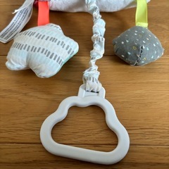 スキップホップ ストローラートイ ベビーカートイ お出かけトイ　お部屋の壁に掛けてインテリアにもの画像