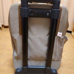 くるくる回るキャリーバッグの画像