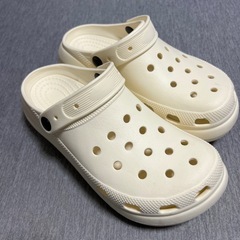 crocs調 厚底サンダル
