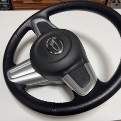 値下げ！ダイハツ純正革ハンドル黒中身入りの画像