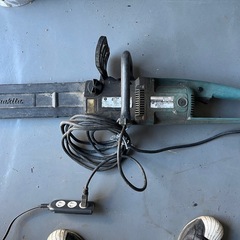電気チェーンソーマキタ