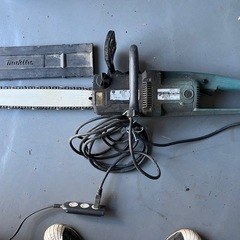 電気チェーンソーマキタの画像