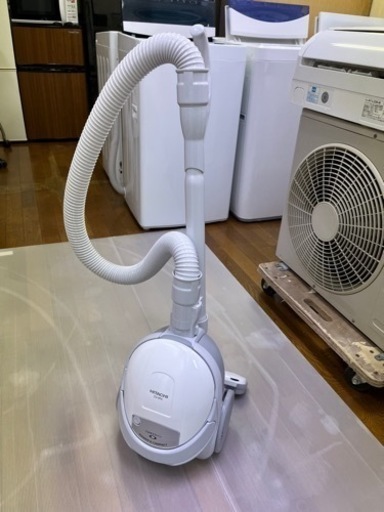 激安!! 2023年 美品です!! HITACHI 軽量 紙パック式 吸引仕事率530W 家庭用クリーナー 掃除機 CV-VP5