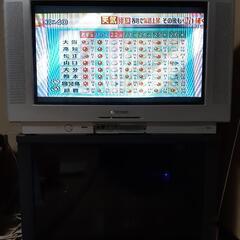 カラーテレビとテレビ台