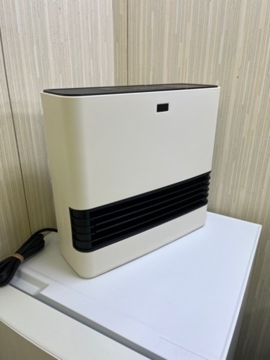 激安販売!! 大風量 加湿セラミックファンヒーター アイリスオーヤマ JKC125D1-W 2021年 家電 季節、空調家電 ファンヒーター