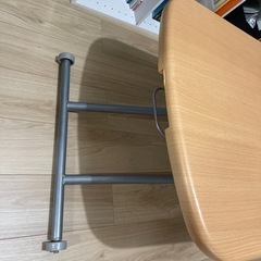 【値下げ】テーブル(高さ調整自由)の画像