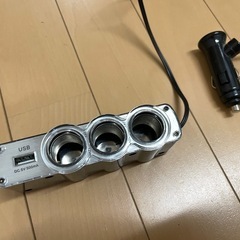 話を進めています　USBポート搭載 3連シガーソケット 車用 ス...