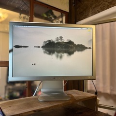 apple シネマディスプレイ　21インチ　今夜中の画像