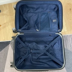 キャリーケース　故障品の画像