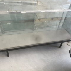 ガラスショーケースの画像