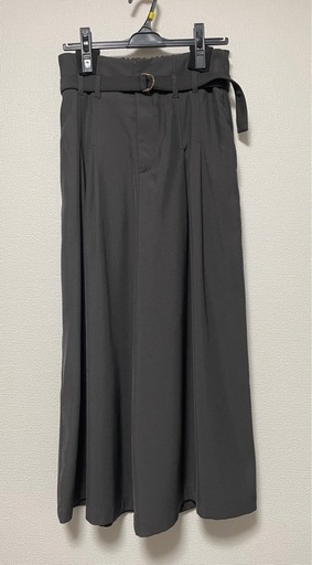★新品2024秋　REDYAZEL ハイウエストタックフレアパンツ　グレー ワイドパンツ
