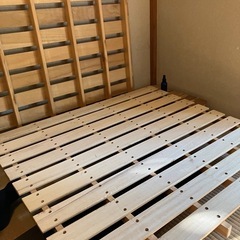 木製ベッドの画像