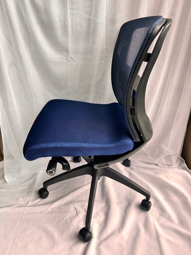 【新品・未使用品】オフィスチェア　在宅業務用チェア　簡単組み立てタイプ　ネイビー
