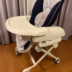 【中古品】ベビーチェア　コンビ（COMBI）の画像