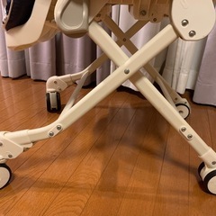 【中古品】ベビーチェア　コンビ（COMBI）の画像
