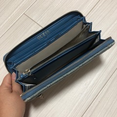 GUESS 長財布の画像