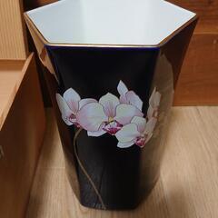 香蘭社:有田焼:瑠璃六角花瓶の画像