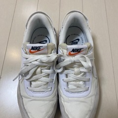 美品　NIKE ナイキ　スニーカー　24.0 定価18000円