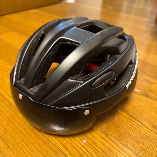 自転車ヘルメット ブラック バイザー付き
