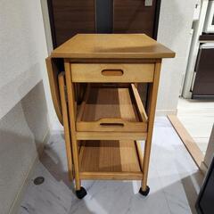 タイヤ付きテーブル　一部折り畳み