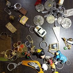 差し上げます　国内国外観光地の古いキーホルダーの画像