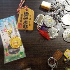 差し上げます　国内国外観光地の古いキーホルダーの画像