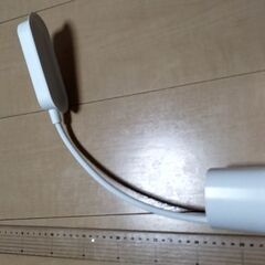 小さいですが、USB充電もできるLED照明