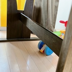 木製ダイニングテーブルの画像