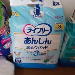 大人用紙おむつ、尿とりパッド使いかけの画像