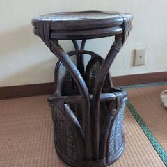 ラタン　籐　サイドテーブル　ミニテーブル　マガジンラック　の画像